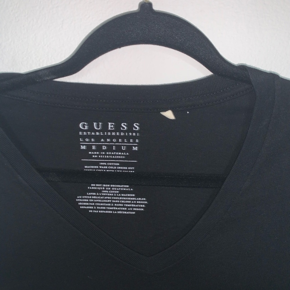 V neck - Picture 2 of 2
